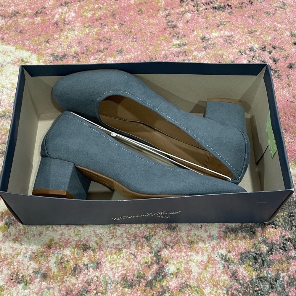NWT Blue Suede Chunky Heels Target Universal Thread Size 8.5
